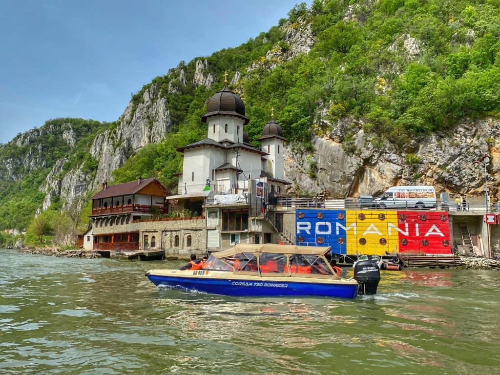 Plimbări cu barca